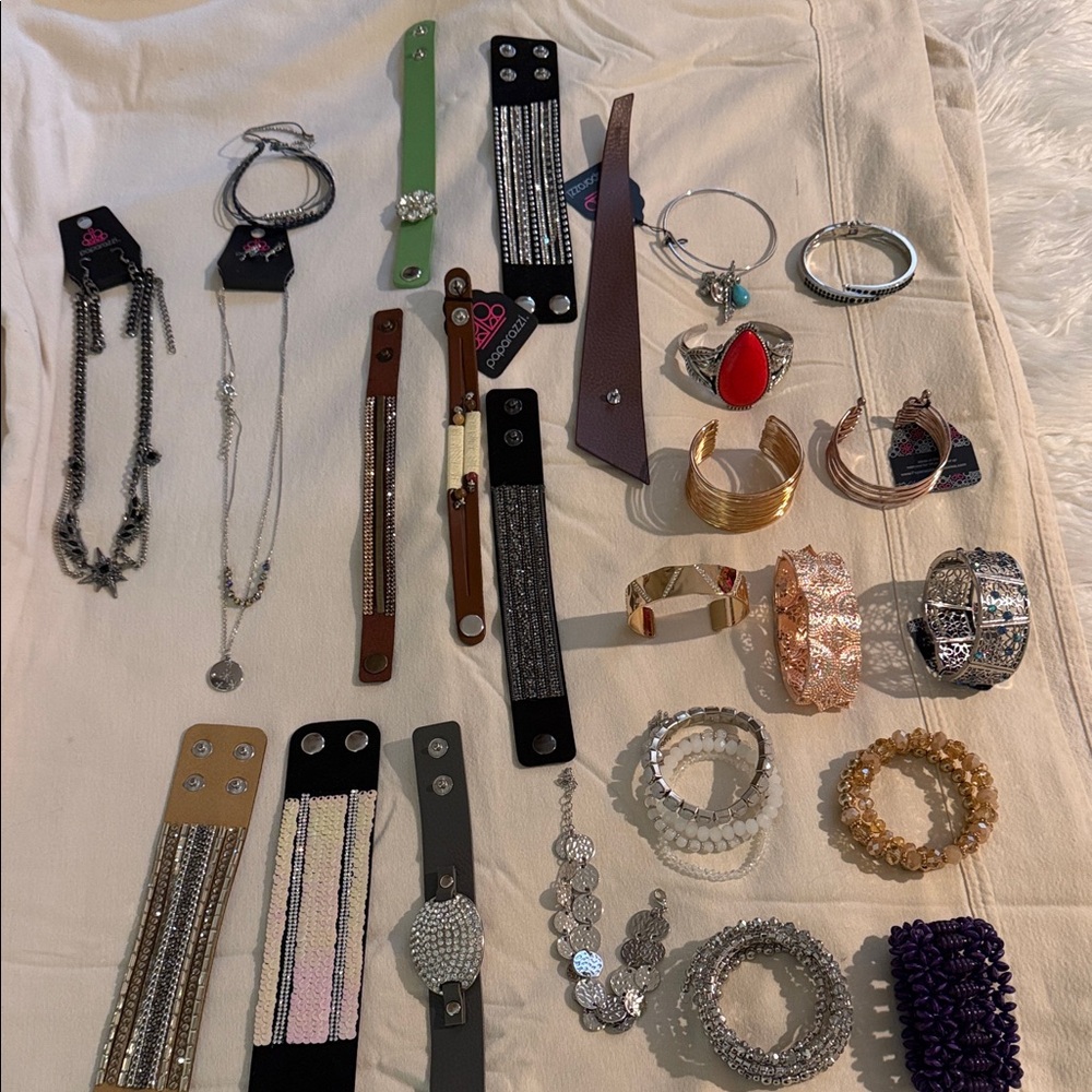 Stylish Women's Bracelets & necklaces -